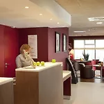 钟楼瓦伦锡耶纳小森林酒店
