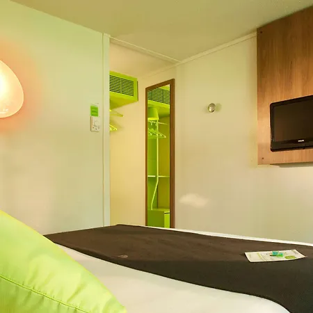 Campanile Valenciennes - Отель Петит-Форе
